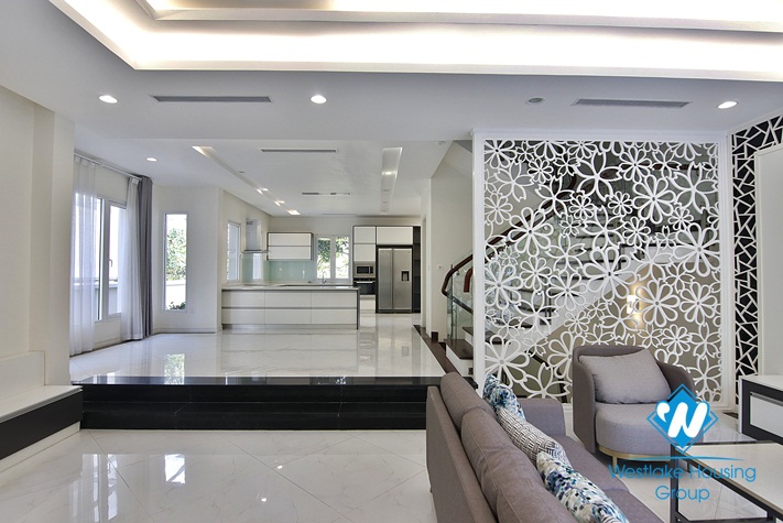 Modern and bright villa with garden for rent in Vinhomes Riverside, Long Bien, Hanoi